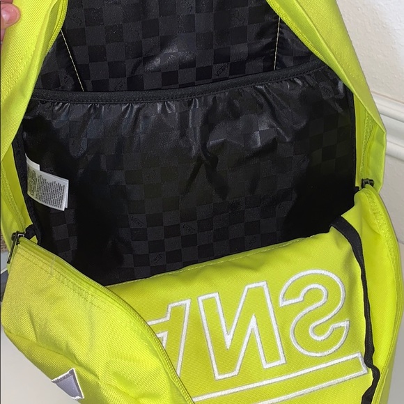 NWT. Vans old Skool neon backpack - Picture 4 of 4